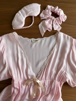 Best Djerf Avenue Angel Bow Scrunchie Pink