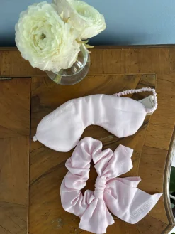 Best Djerf Avenue Angel Bow Scrunchie Pink