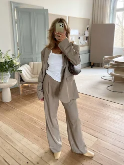 Discount Djerf Avenue Favorite Pants Oat