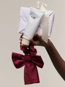 New Djerf Avenue Go Slow Bow Scrunchie Burgundy
