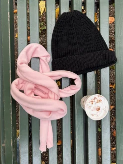 Djerf Avenue Knitted Beanie Black