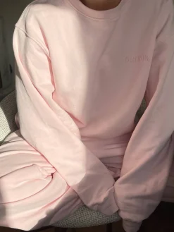 Discount Djerf Avenue Staple Sweatshirt Baby Pink